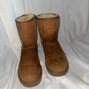 Uggs classic short size 7